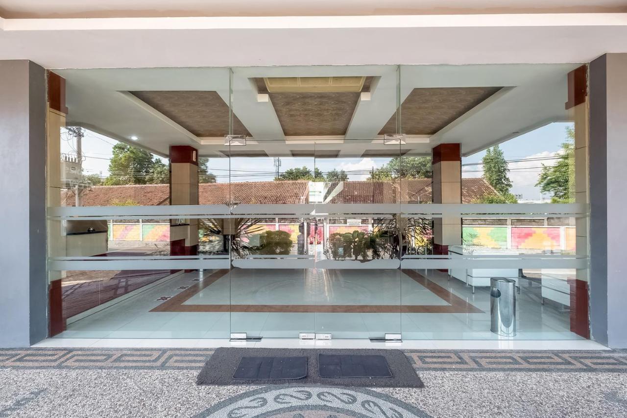Hotel Oyo Flagship 3726 Tembok Batu Residence